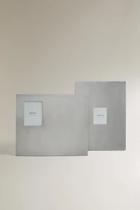 MINIMALIST METAL FRAME