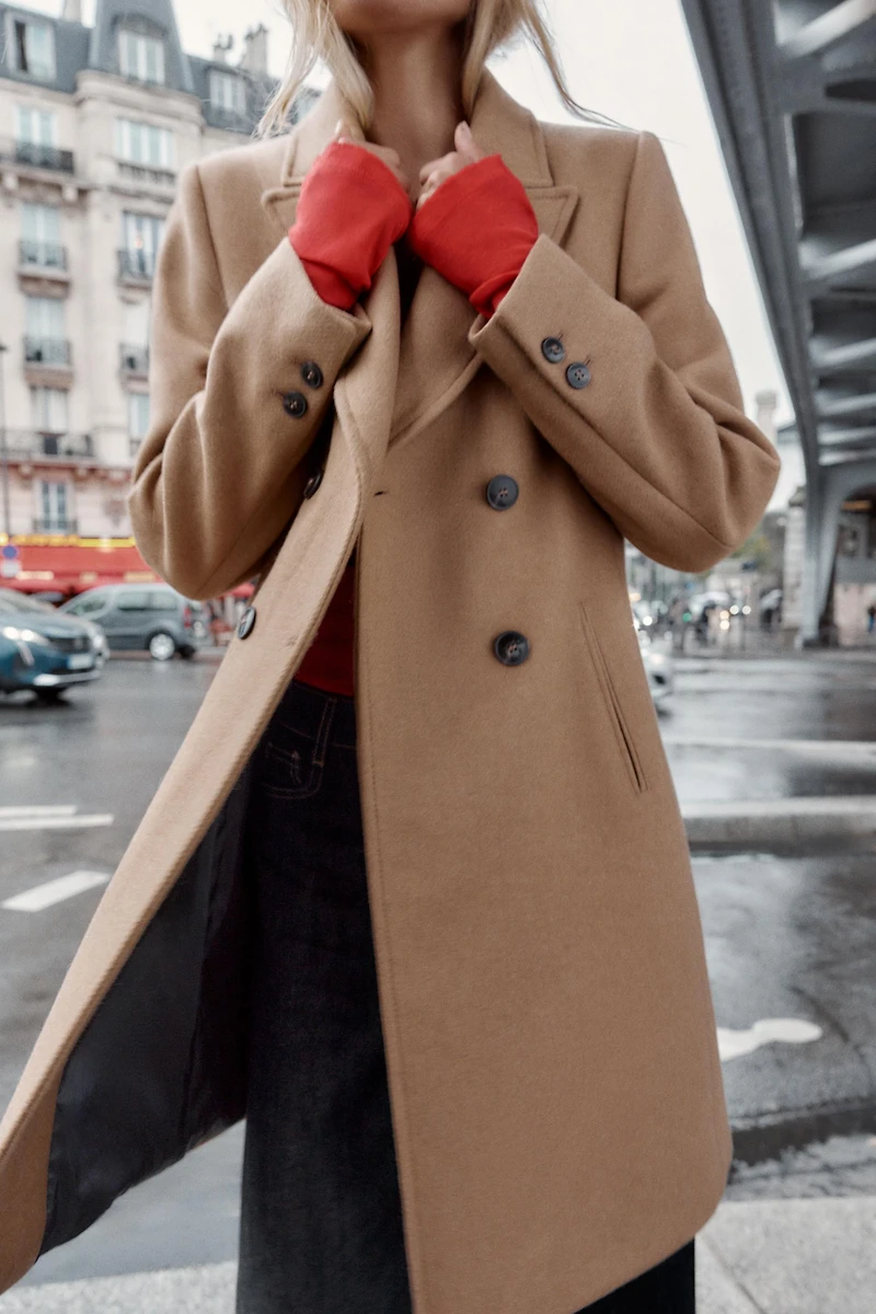 MANTEAU À BOUTONNAGE CROISÉ AVEC ÉPAULETTES