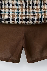 JUPE-SHORT À CARREAUX ET PLIS PLATS