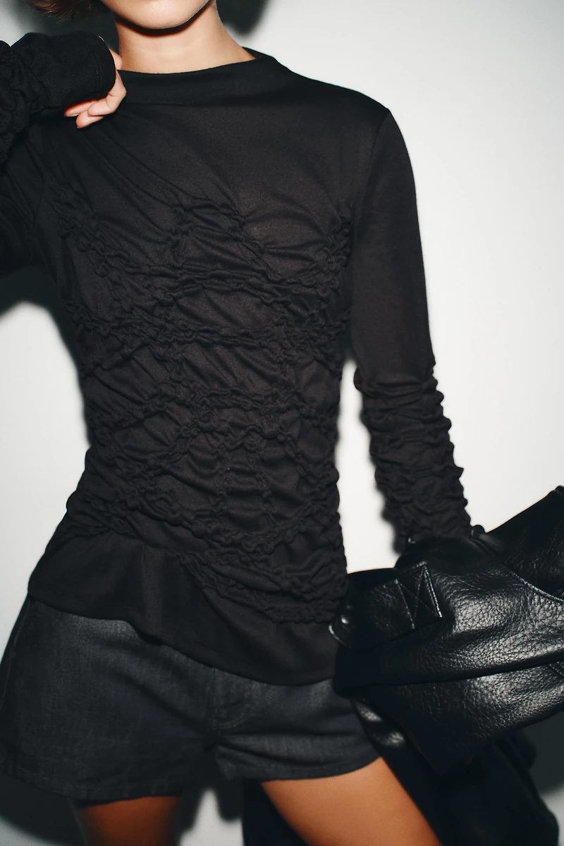 TOP À COL CHEMINÉE ET MANCHES LONGUES