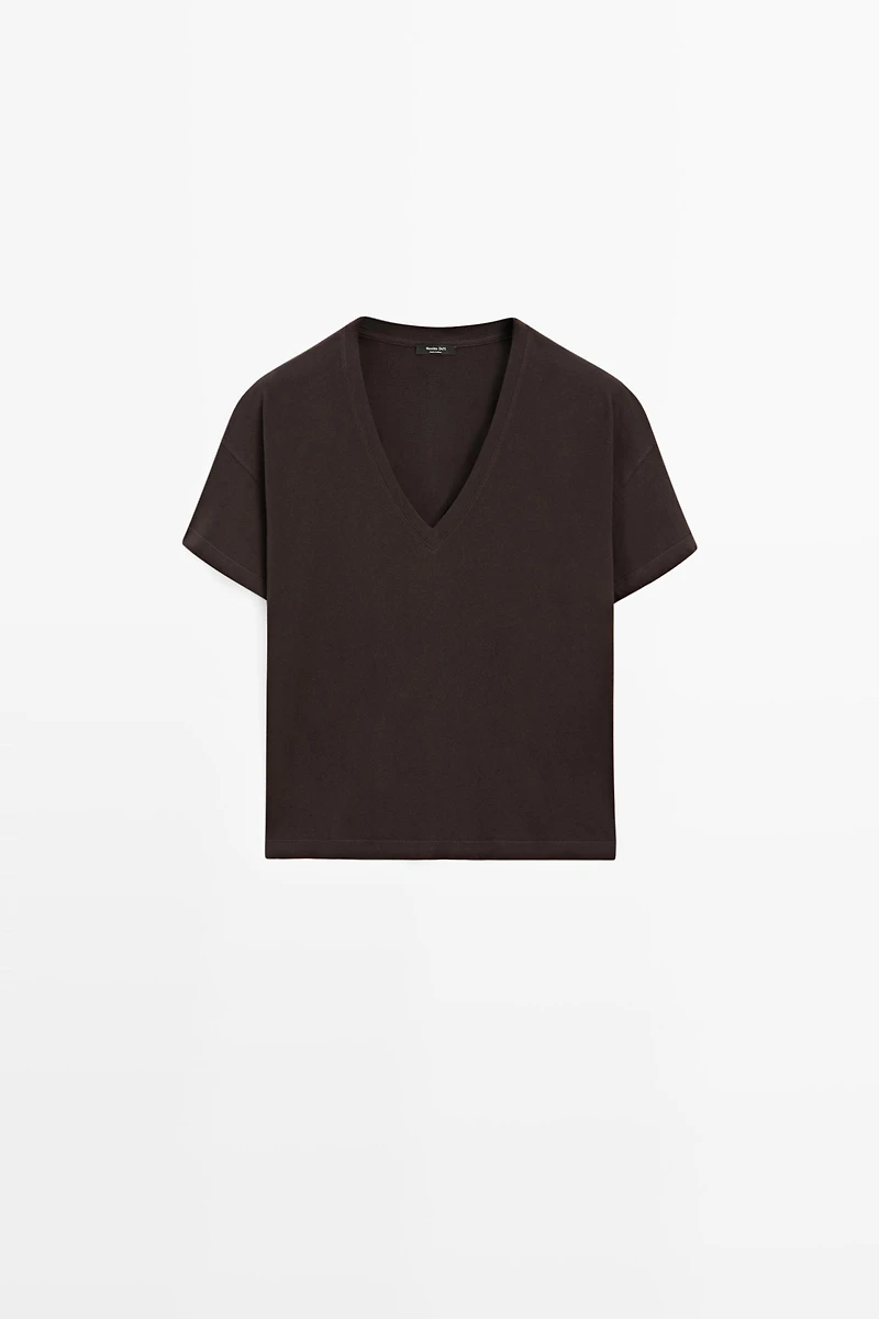 Flowing cropped fit V-neck T-shirt