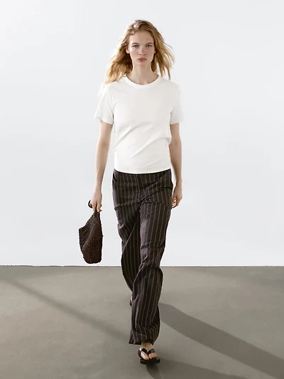 T-shirt with frayed collar