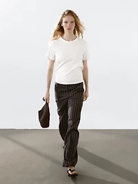 T-shirt with frayed collar