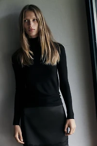 PULL EN MAILLE AVEC BOUTONS