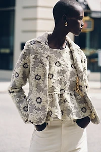 FLORAL TEXTURED BLAZER