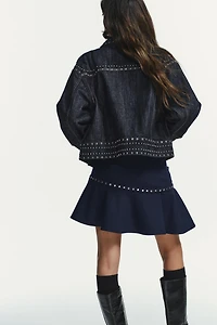 JUPE ASYMÉTRIQUE À VOLANT ET CLOUS