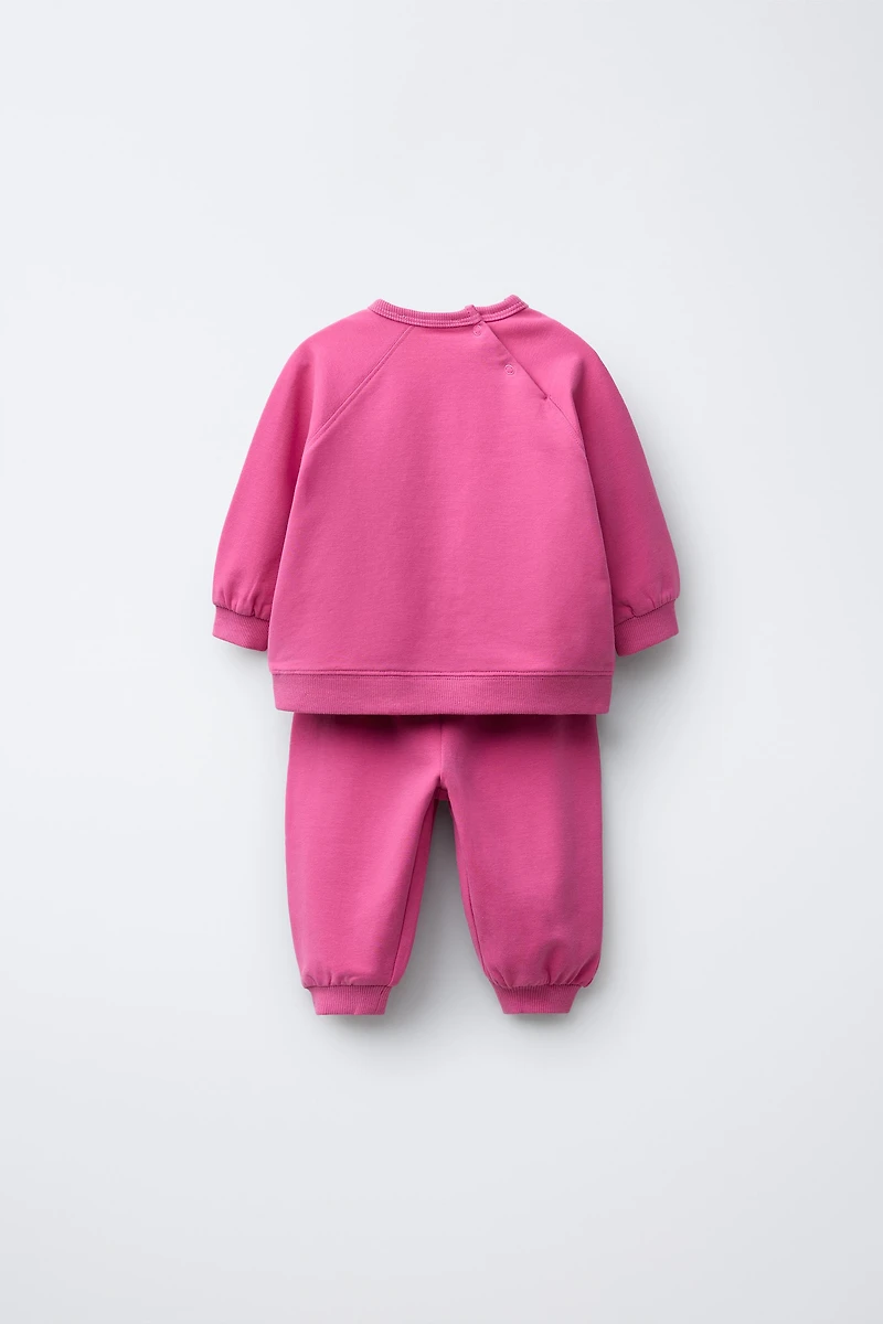 SWEATSHIRT AND JOGGER PANTS SET