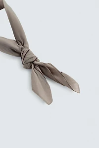 CONTRAST EMBROIDERY BANDANA