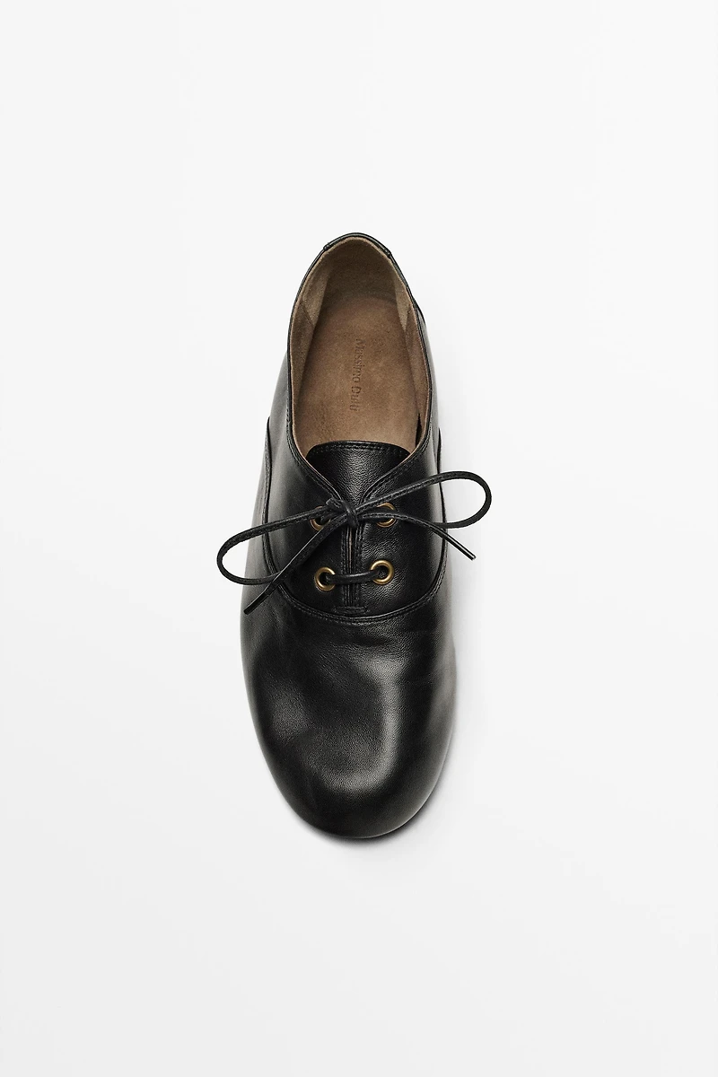 Soft leather lace-up shoe
