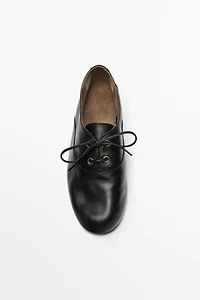 Soft leather lace-up shoe