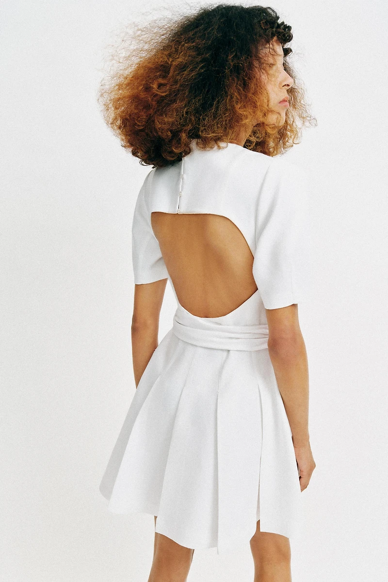ROBE COURTE CEINTURÉE