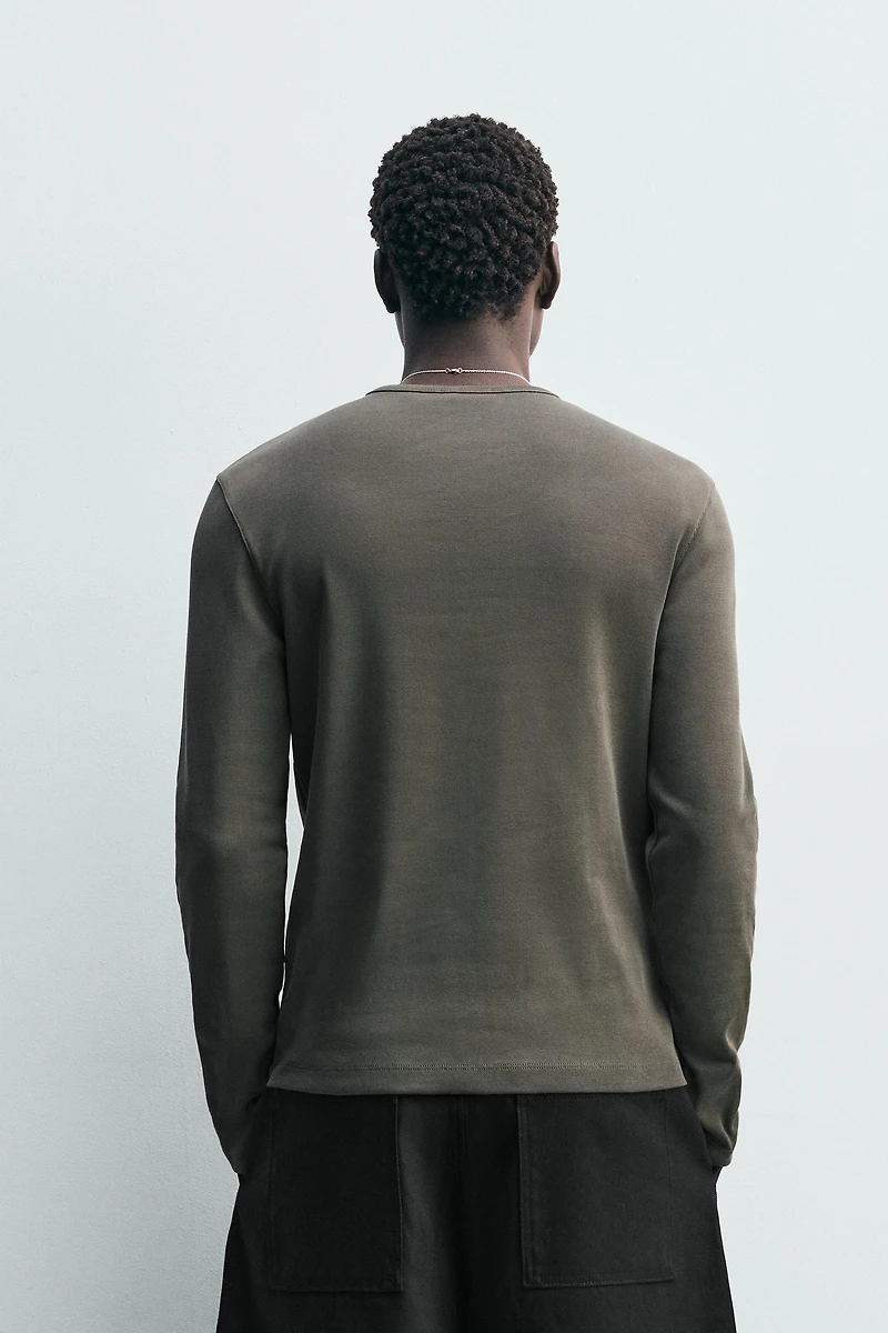 REGULAR FIT TEXTURED T-SHIRT