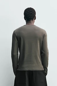 REGULAR FIT TEXTURED T-SHIRT