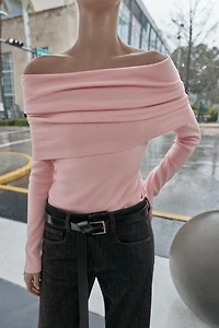 OFF SHOULDER KNIT JUMPER