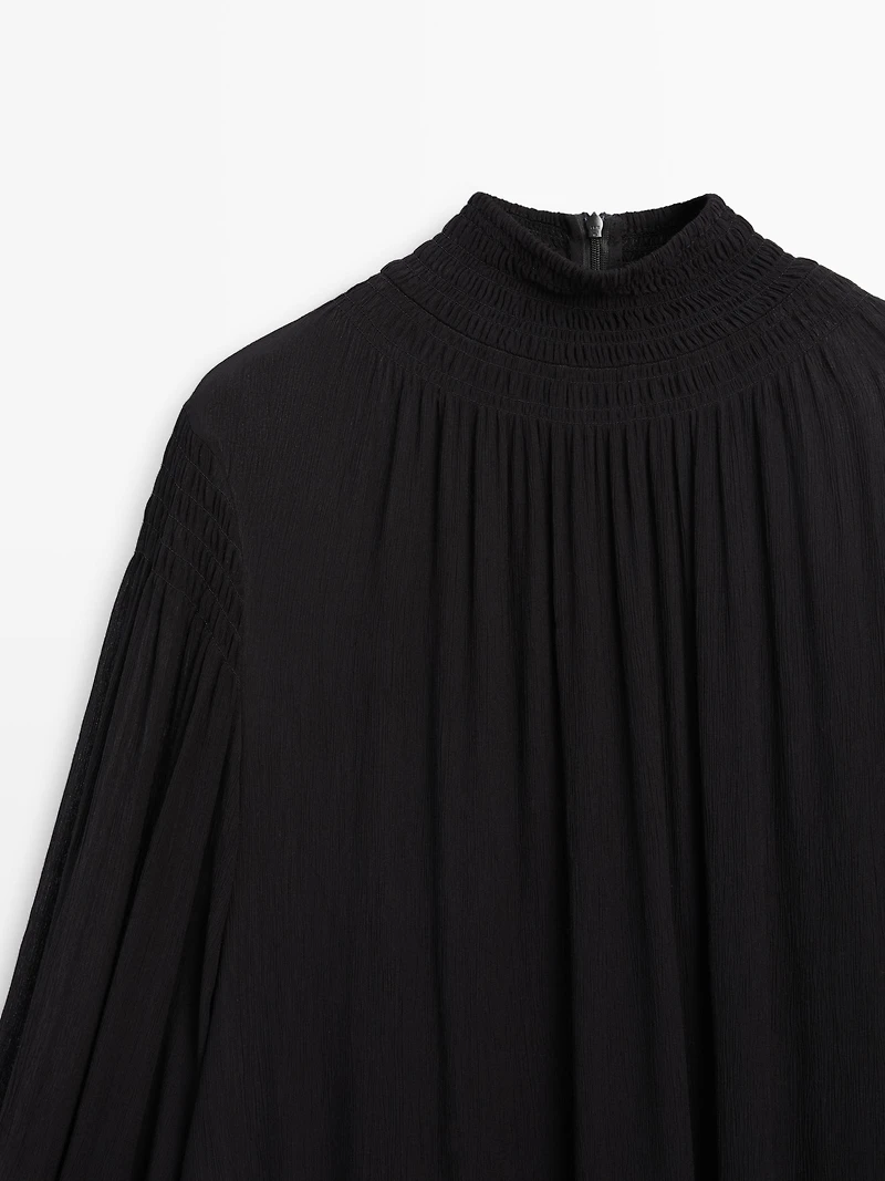 Blouse fluide à col contrastant