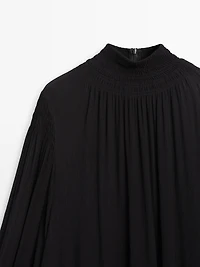 Blouse fluide à col contrastant