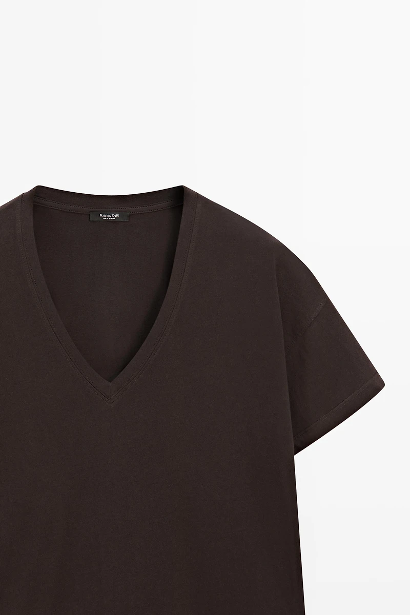 Flowing cropped fit V-neck T-shirt