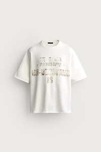 T-SHIRT EN MAILLE À IMPRIMÉ DÉLAV