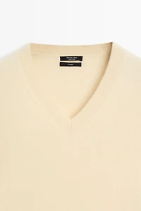 100% cashmere knit sweater