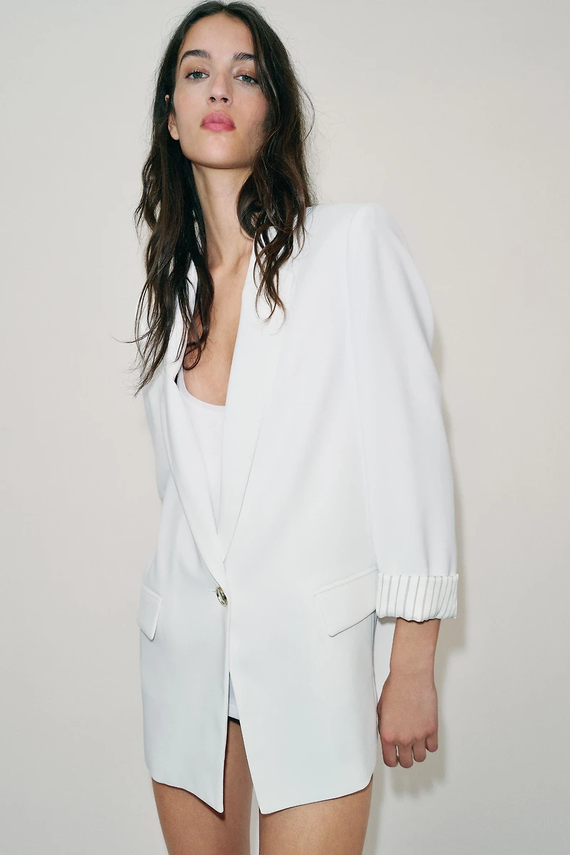 VESTE À MANCHES RETROUSSÉES ET POIGNETS IMPRIMÉS