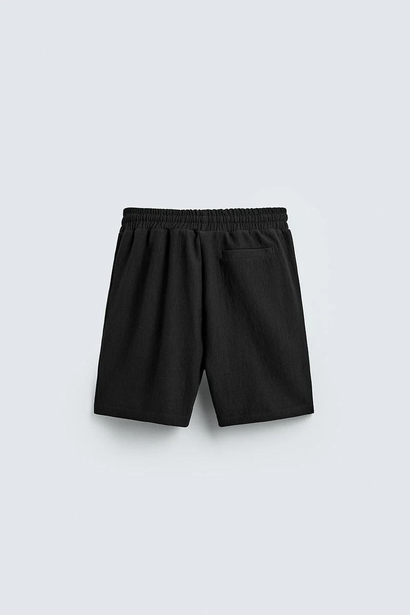 TEXTURED JOGGER SHORTS