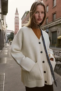 V-NECK CARDIGAN
