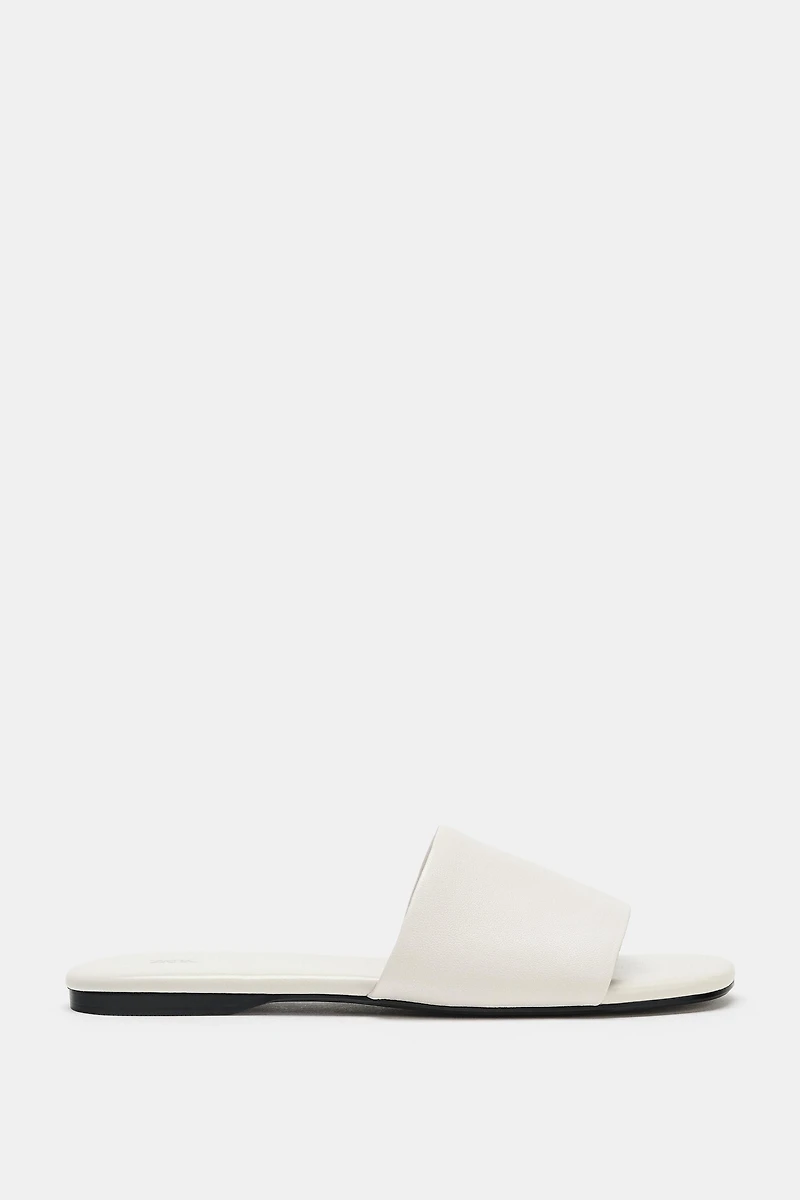 FLAT LEATHER SANDALS