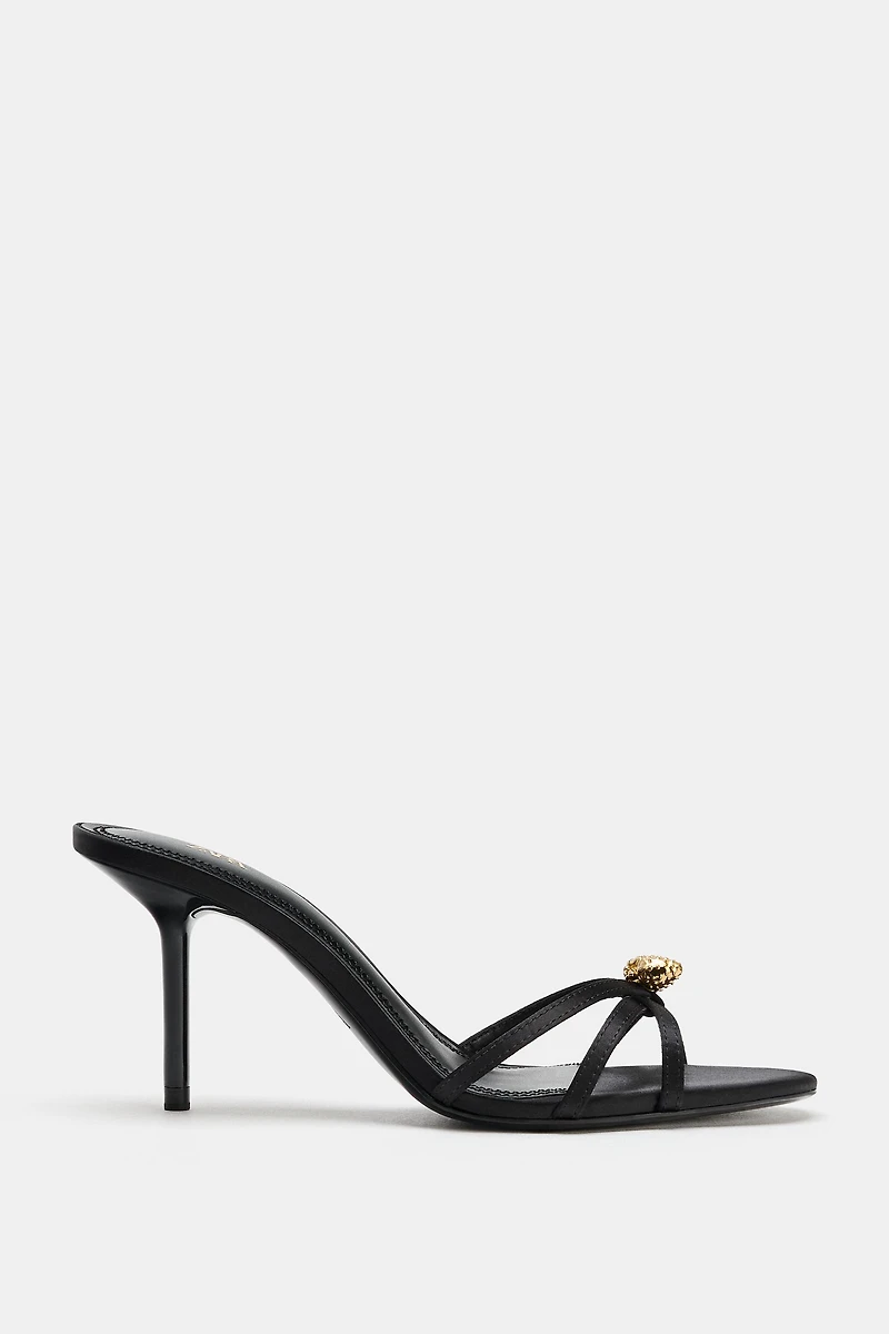 SANDALES À TALONS ET BRIDES