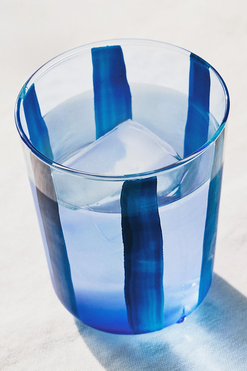 GLASS TUMBLER WITH LINE DESIGN