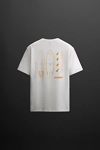 T-SHIRT IMPRIMÉ PLANCHES DE SURF
