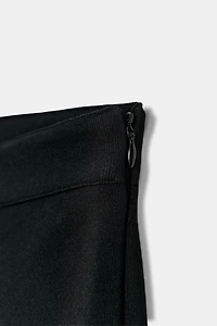 STRETCH CAPRI PANTS