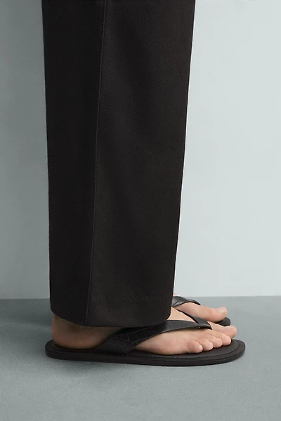 EMBOSSED STRAP SANDALS