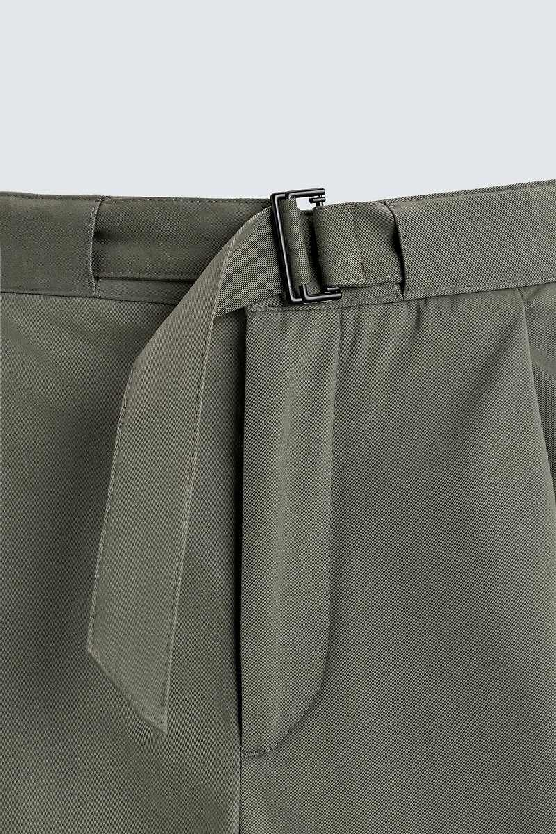 RELAXED FIT PLEATED BELTED SHORTS