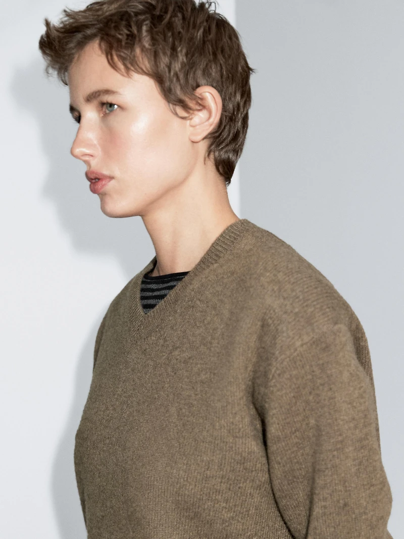 Oversize V-neck knit sweater