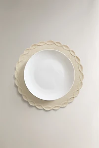 PLACEMAT WITH CHAIN DETAIL