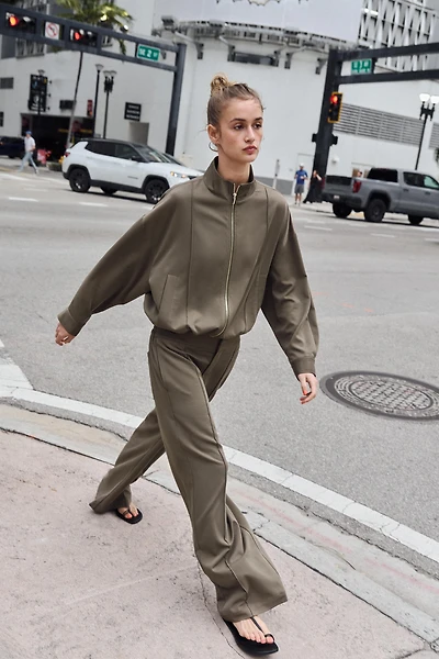 PIN TUCK STRAIGHT LEG PANTS