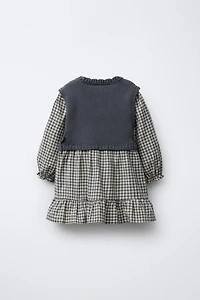ROBE À CARREAUX AVEC GILET EN MAILLE