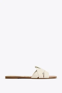 FLAT CROSSED LEATHER SANDALS