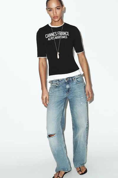 CONTRASTING TRIM TEXT T-SHIRT