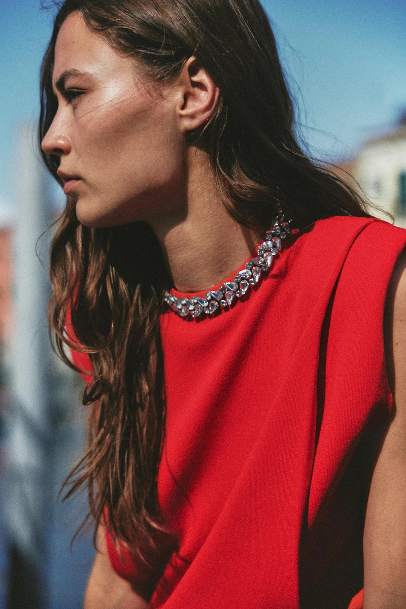 JEWEL NECK SHOULDER PAD TOP