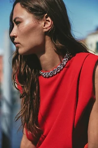 JEWEL NECK SHOULDER PAD TOP