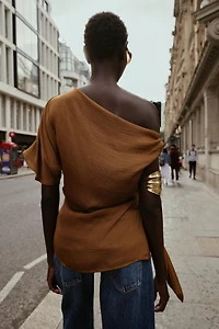 ASYMMETRICAL SATIN EFFECT APPLIQUÉ TOP