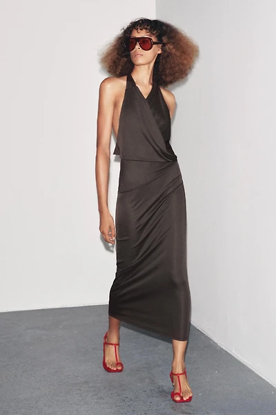 ROBE DÉCOLLETÉ FLUIDE PLIS