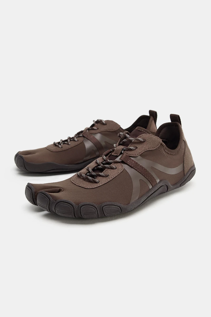 FLAT SNEAKERS