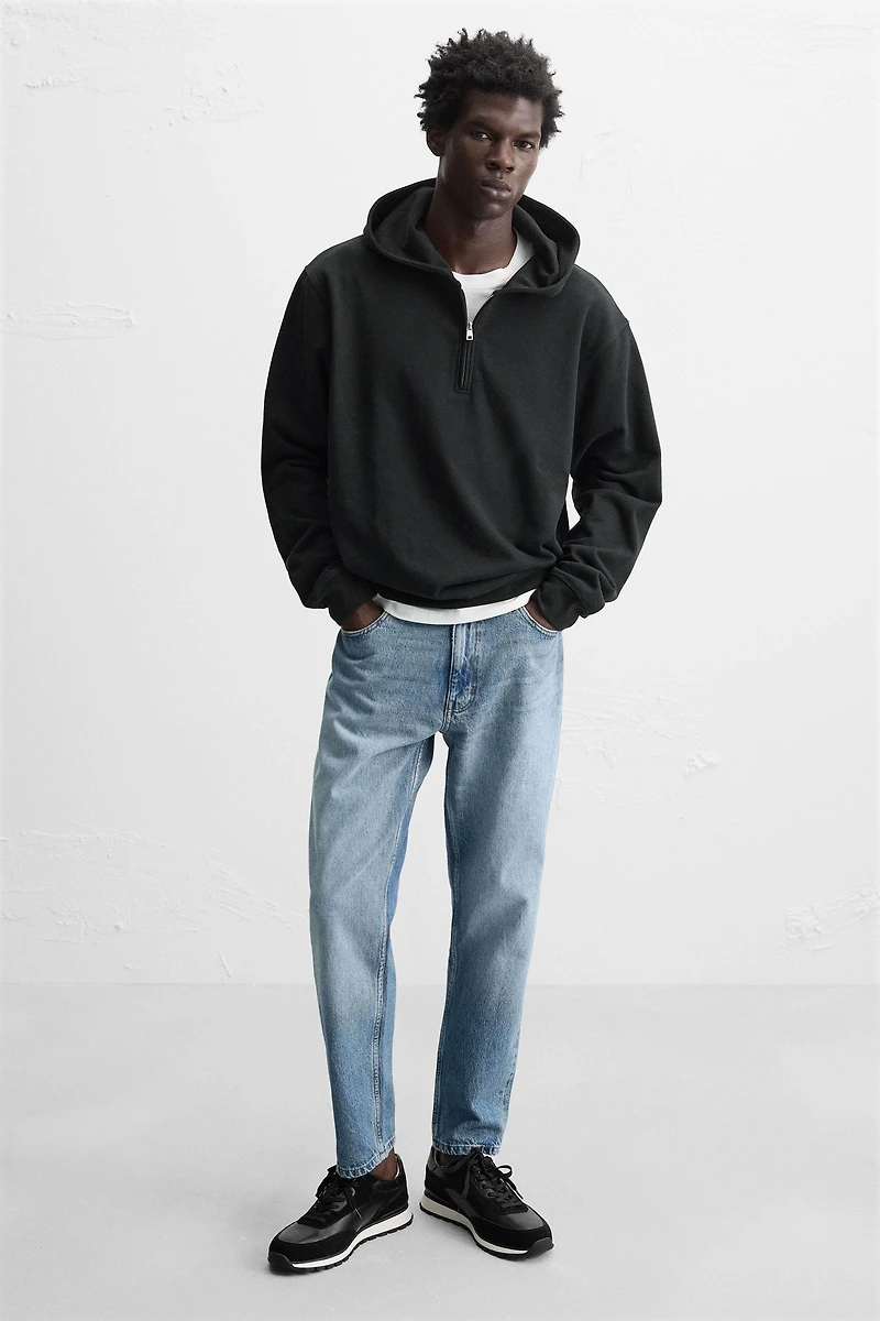 CASUAL SNEAKERS