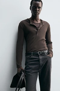 TEXTURED HENLEY COLLAR T-SHIRT