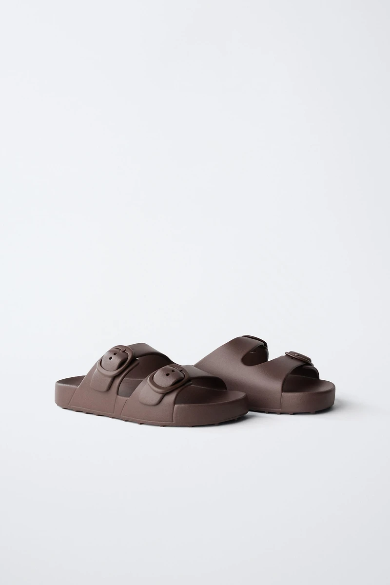 RUBBERIZED BUCKLED SANDALS