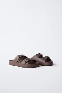 RUBBERIZED BUCKLED SANDALS