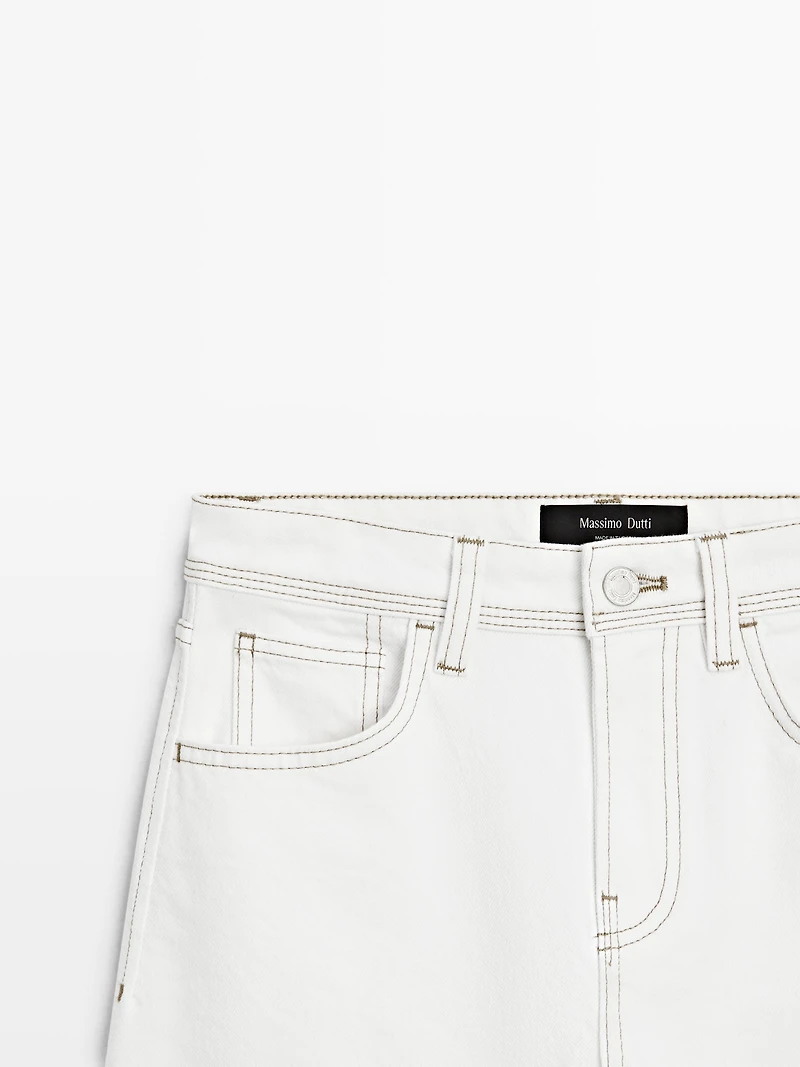 Straight-leg jeans with hem detail