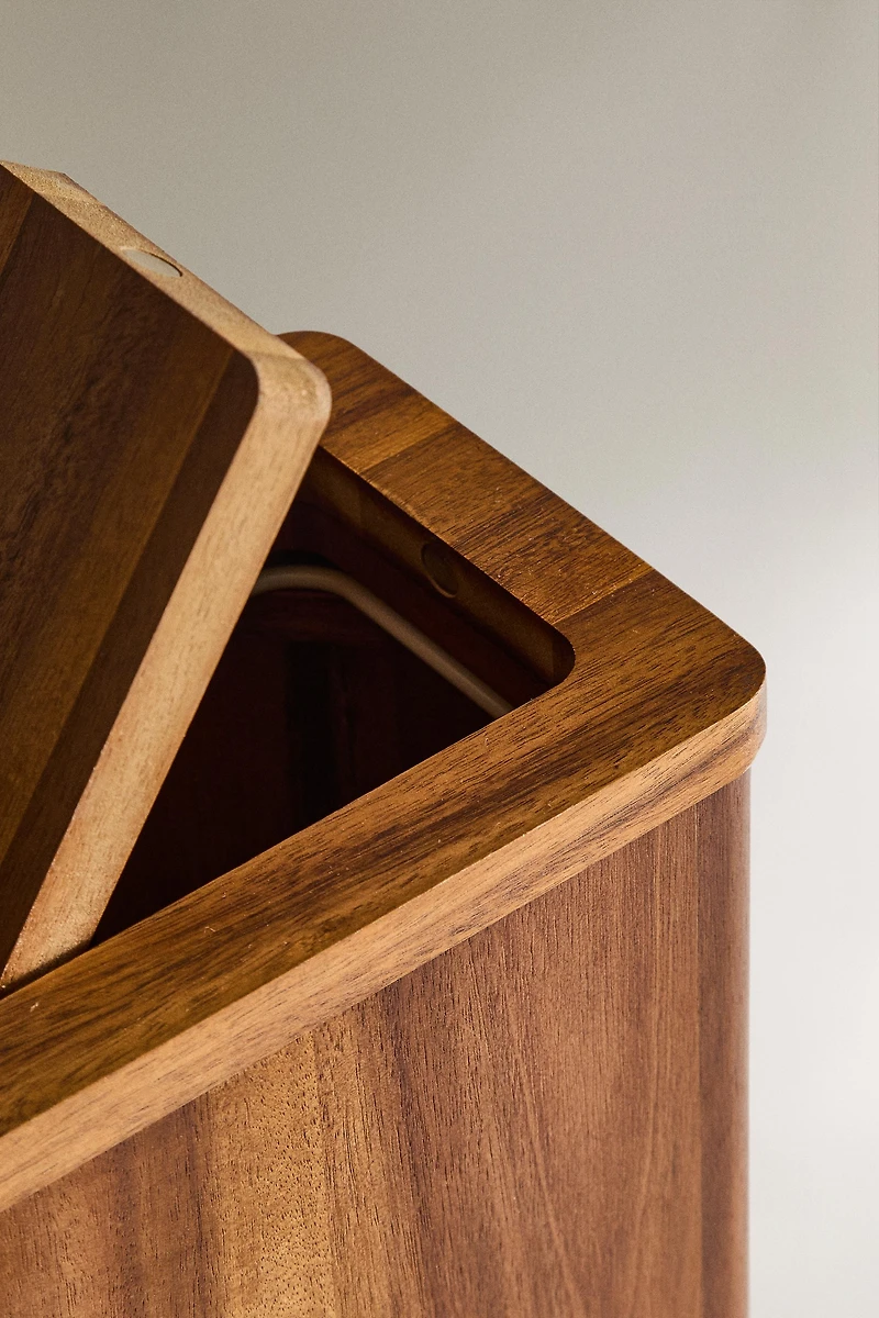 TEXTURED WOODEN BATHROOM TRASH CAN